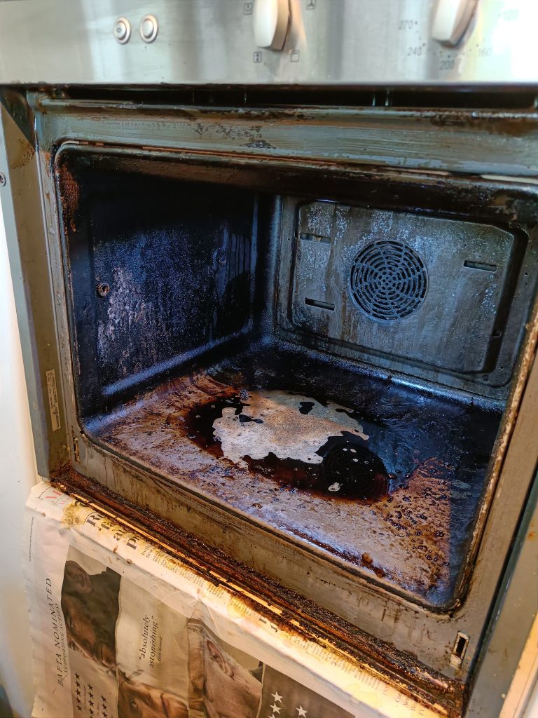 Single oven with removed door before cleaning. We are the best oven cleaning service in Limerick. Carpet and oven cleaning service located in Dooradoyle, Limerick, Ireland